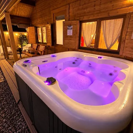 Cozy With Garden&jacuzzi Near Amsterdam * Vijfhuizen